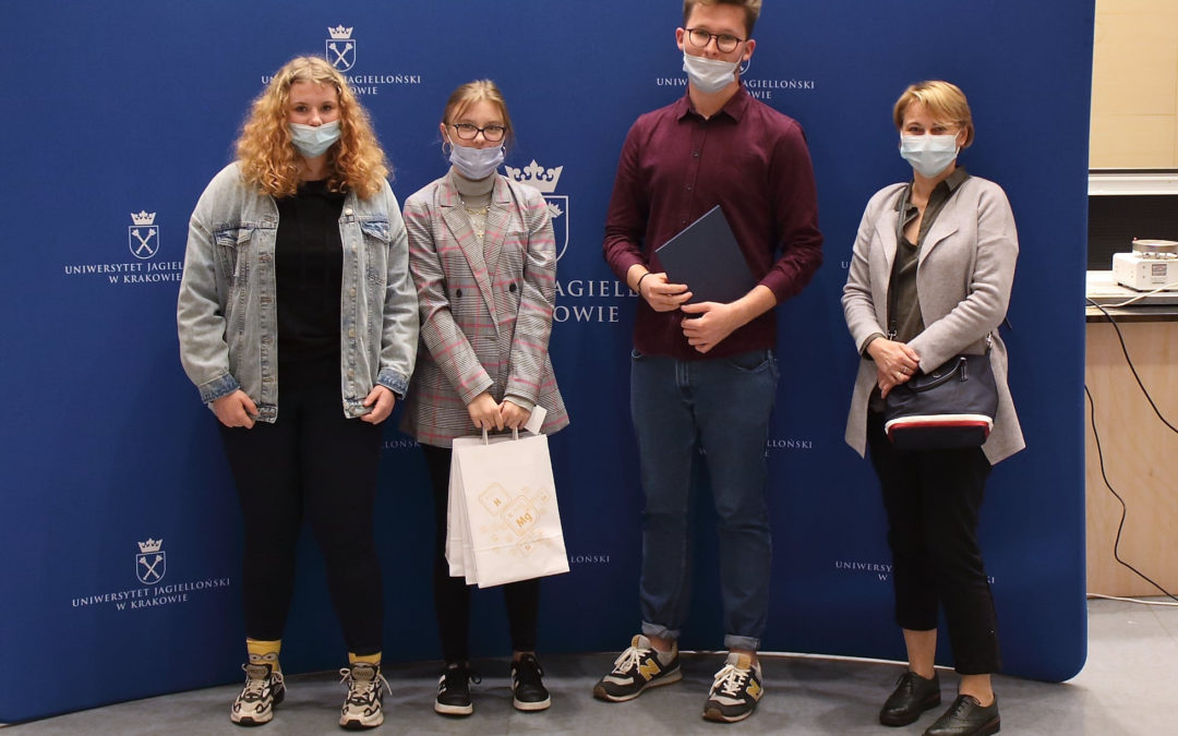 Młodzi analitycy z Raciborza zostali wyróżnieni na Konferencji Młodych Chemików w Krakowie
